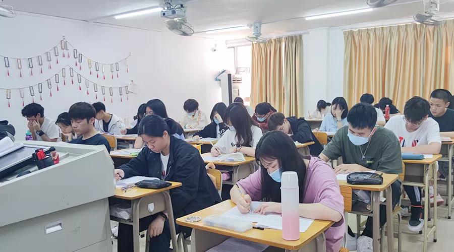 我省高招美术与设计类书法类专业统考合格分数线划定(图1)